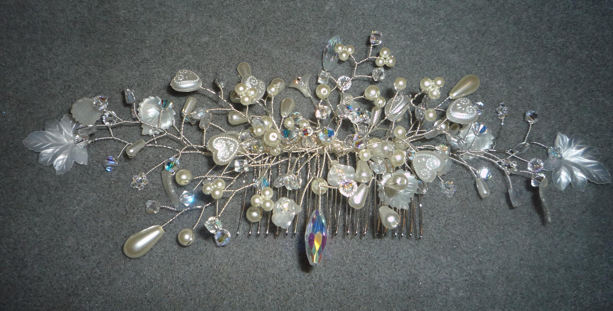 Bridal hair comb. Crystals, Pearls, Hearts, Swarovski crystal beads. Wedding headpiece. 9.5 Inch wide