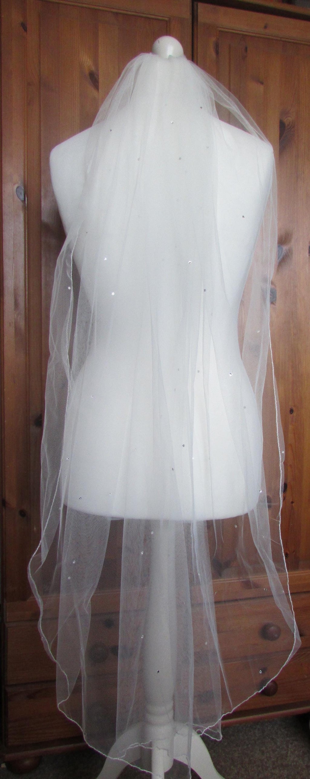 Ivory Wedding veil Diamante Rhinstones. Fingertip 1 tier veil 42 inch. Pencil edged. Pale Ivory option.