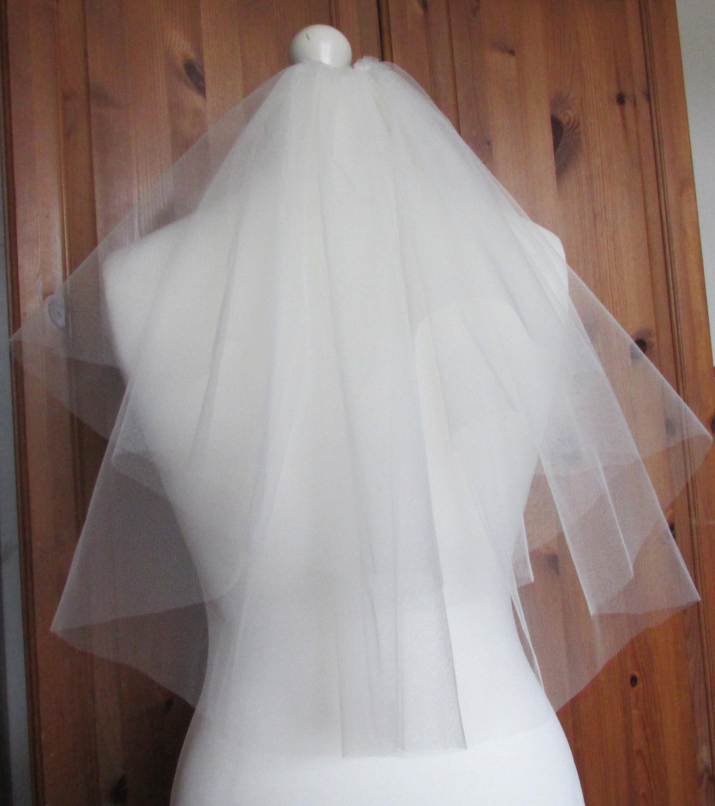 Ivory Wedding veil. Short 2 tier 18 / 20 inch. Cut edged. Hen do bridal veil, Pale Ivory option.