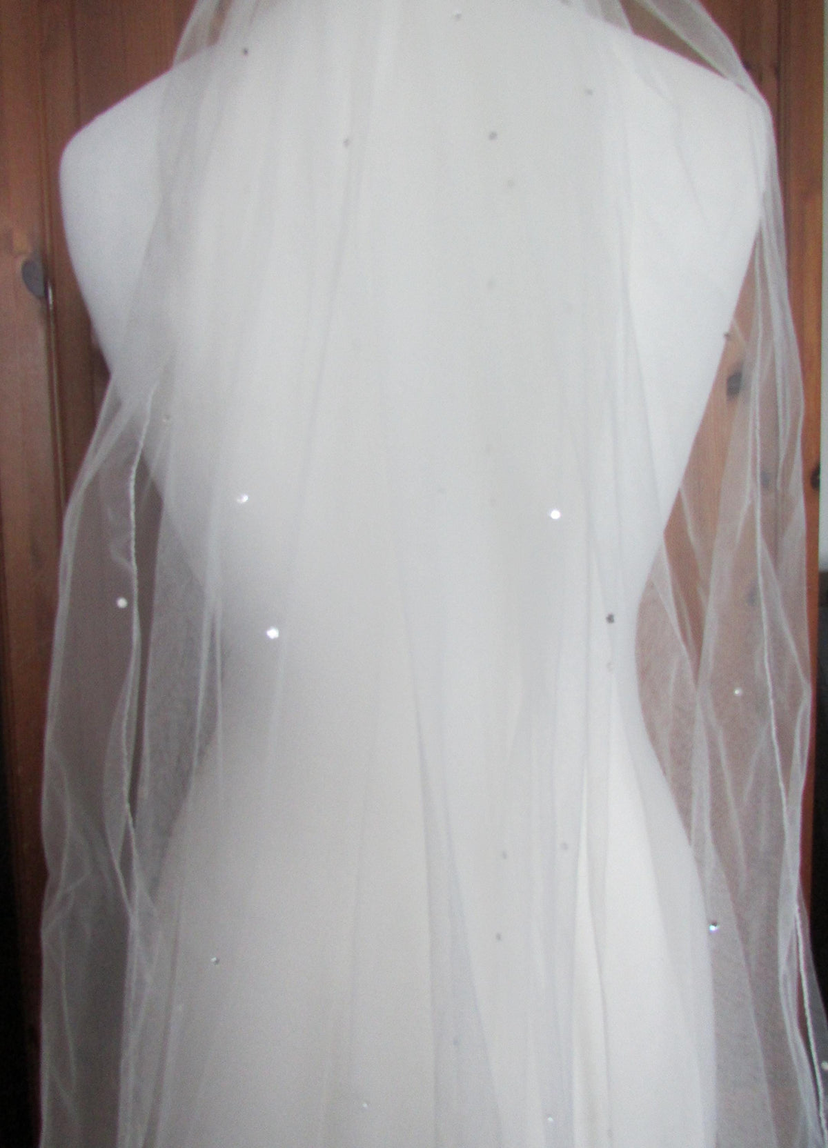 Ivory Wedding veil Diamante Rhinstones. Fingertip 1 tier veil 42 inch. Pencil edged. Pale Ivory option.