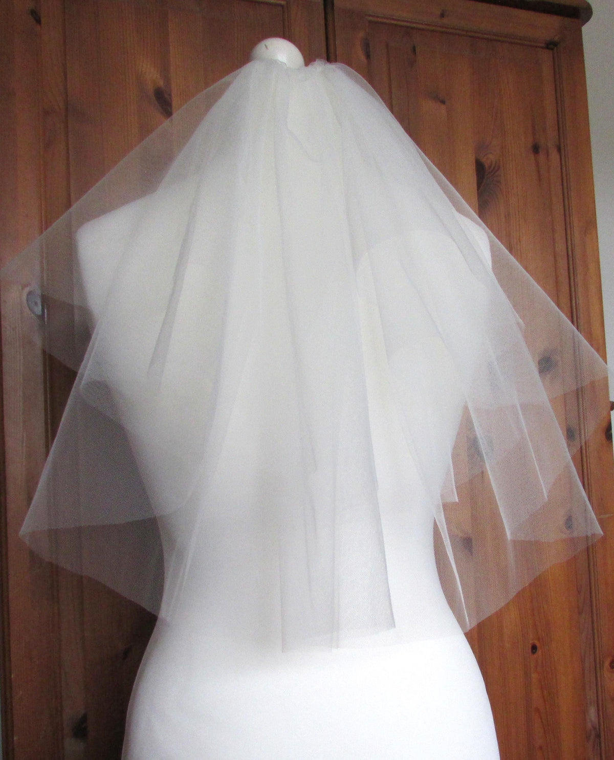 Ivory Wedding veil. Short 2 tier 18 / 20 inch. Cut edged. Hen do bridal veil, Pale Ivory option.