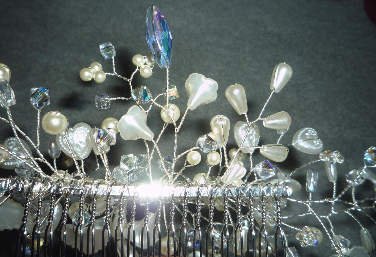 Bridal hair comb. Crystals, Pearls, Hearts, Swarovski crystal beads. Wedding headpiece. 9.5 Inch wide