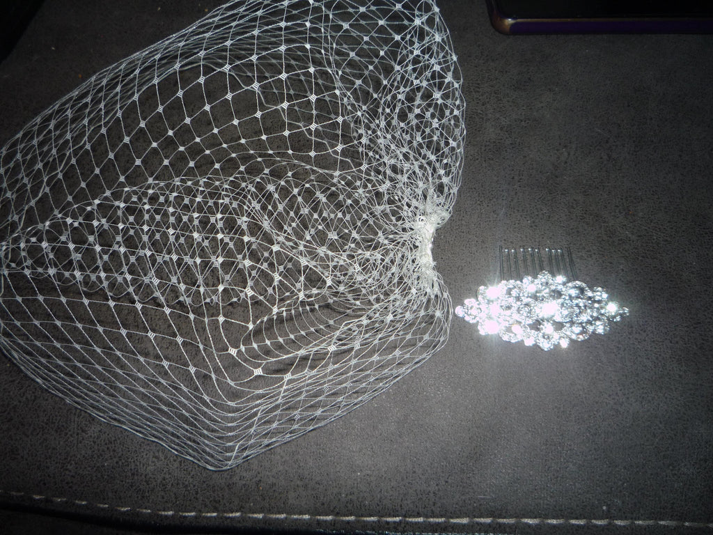 Birdcage veil Ivory detachable wedding veil with Diamante comb.