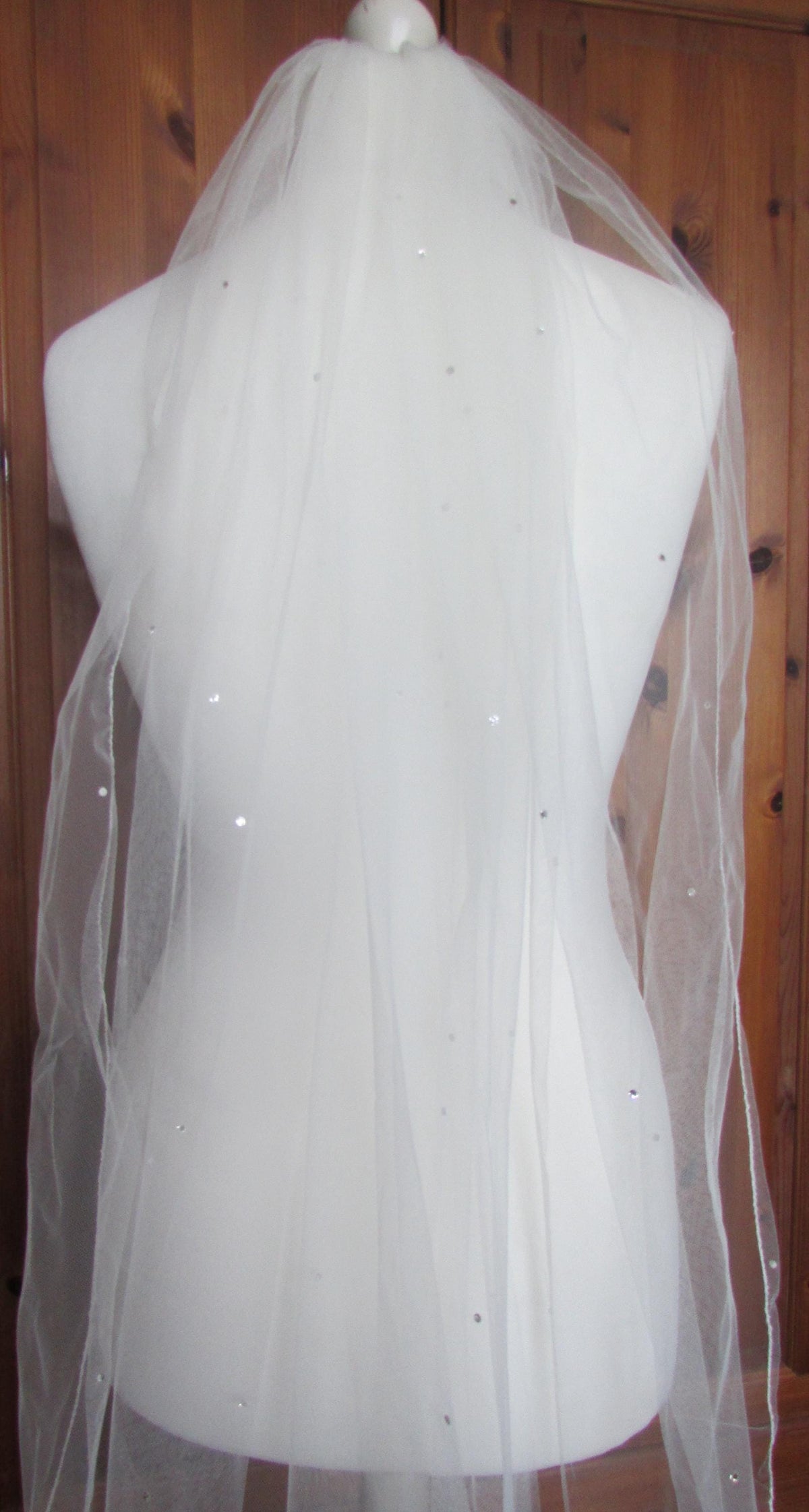 Ivory Wedding veil. Fingertip 1 tier veil 42 inch. Cut edged. Pale Ivory option.