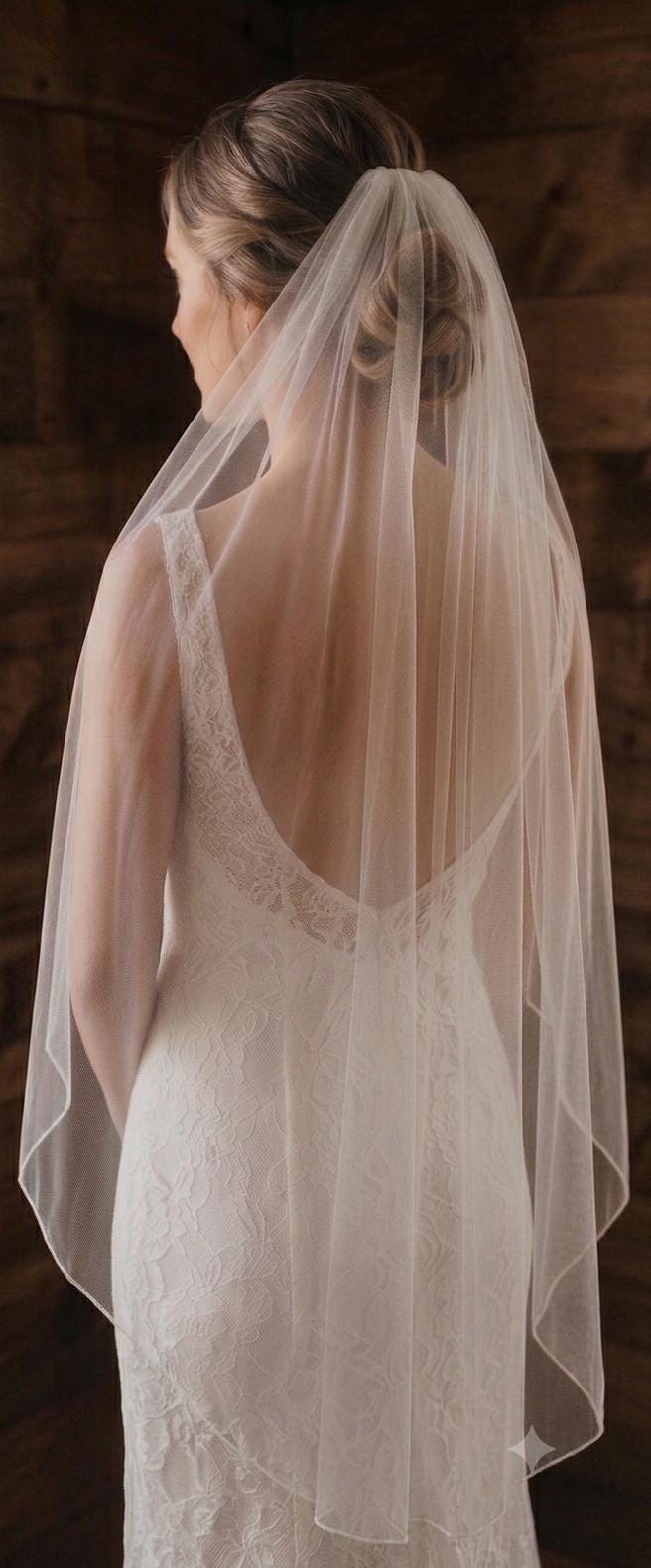 Ivory Wedding veil. Fingertip 1 tier veil 42 inch. Plain Pencil edged. Ivory or Pale Ivory option.