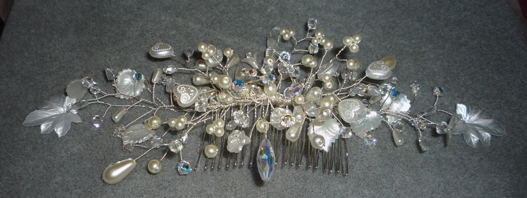 Bridal hair comb. Crystals, Pearls, Hearts, Swarovski crystal beads. Wedding headpiece. 9.5 Inch wide