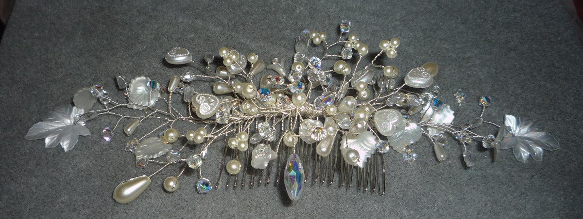 Bridal hair comb. Crystals, Pearls, Hearts, Swarovski crystal beads. Wedding headpiece. 9.5 Inch wide