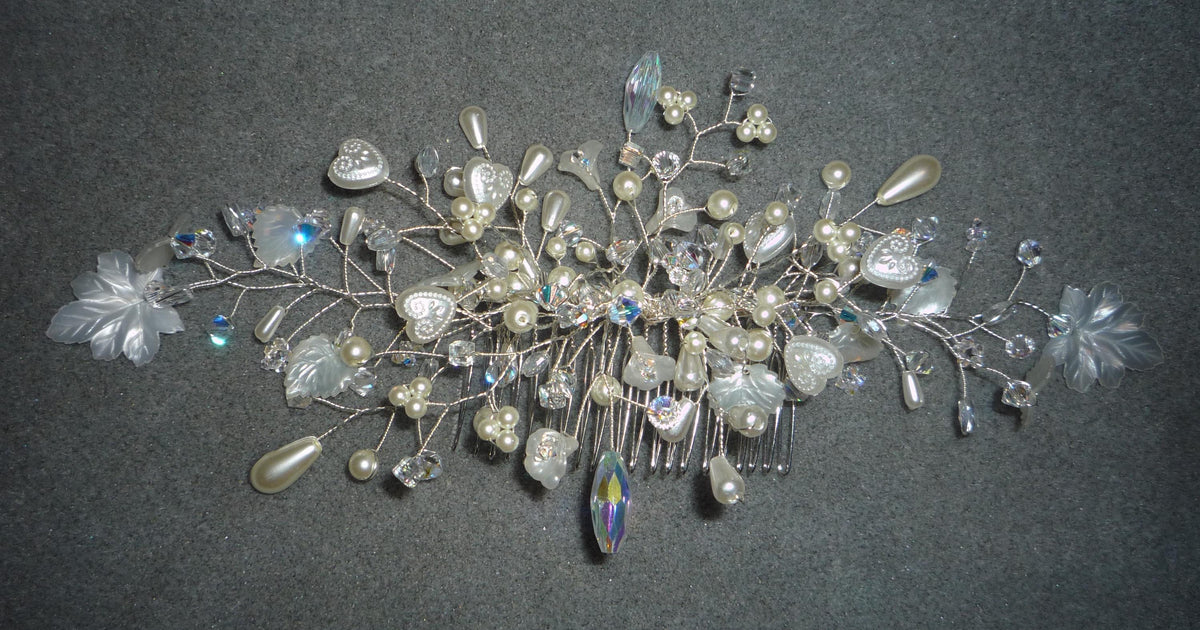 Bridal hair comb. Crystals, Pearls, Hearts, Swarovski crystal beads. Wedding headpiece. 9.5 Inch wide